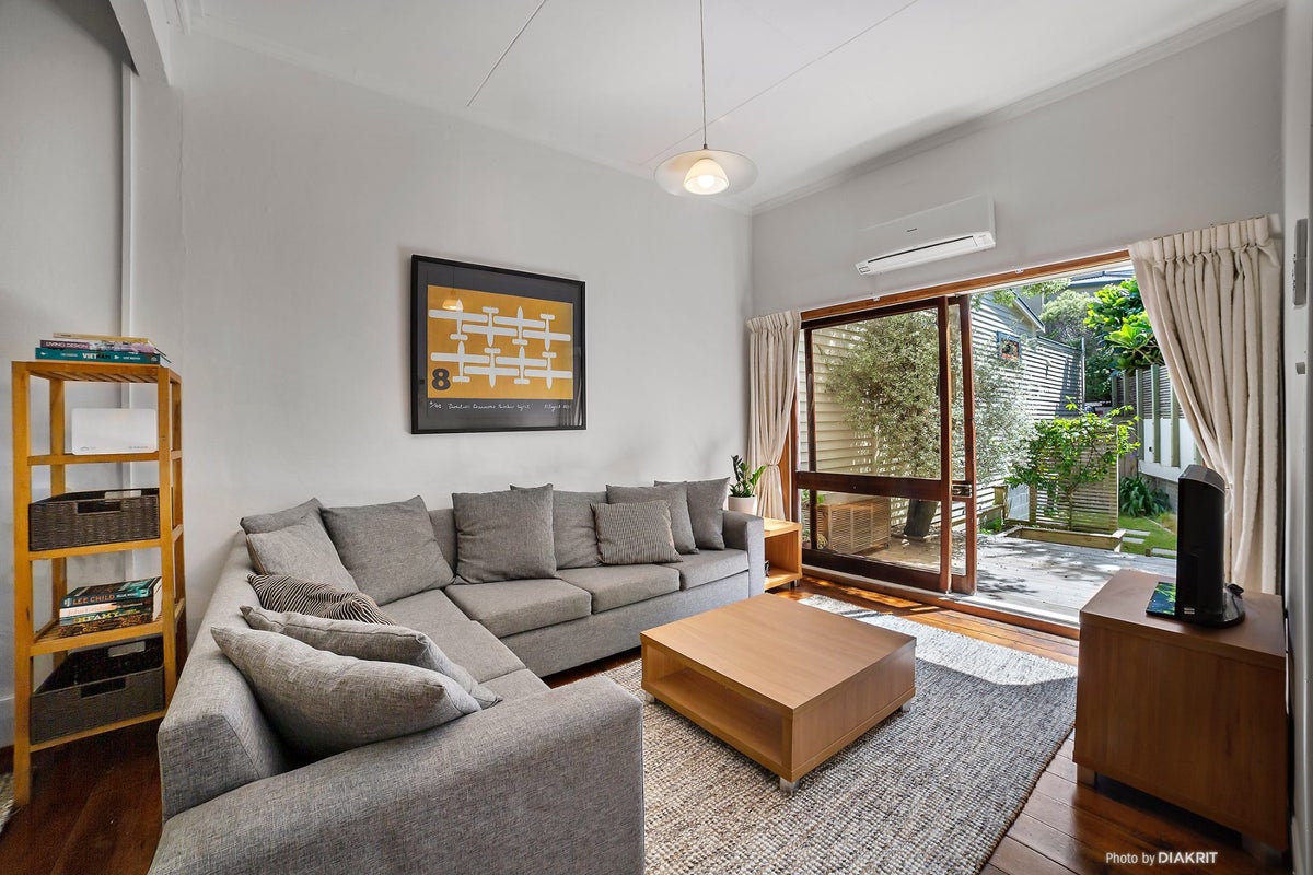8 Hall Street, Newtown, Wellington - Carousel 2