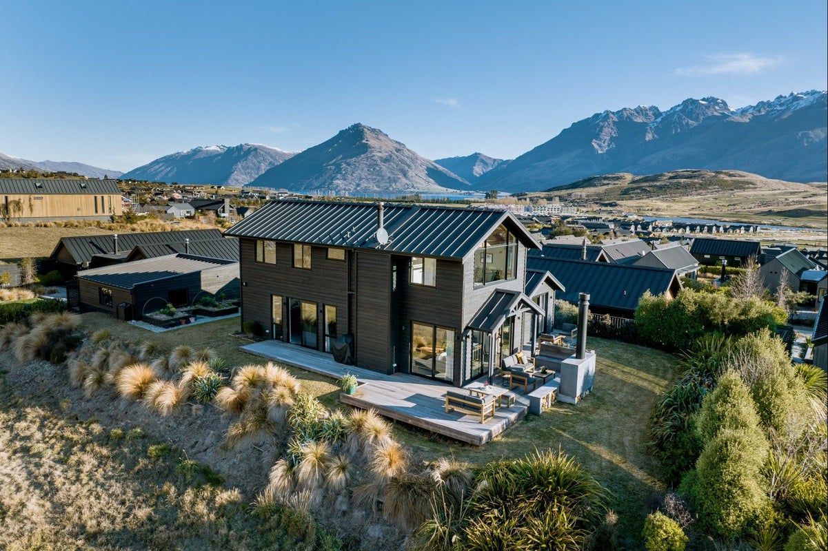 28 Falconer Rise, Jacks Point, Queenstown - Carousel 1