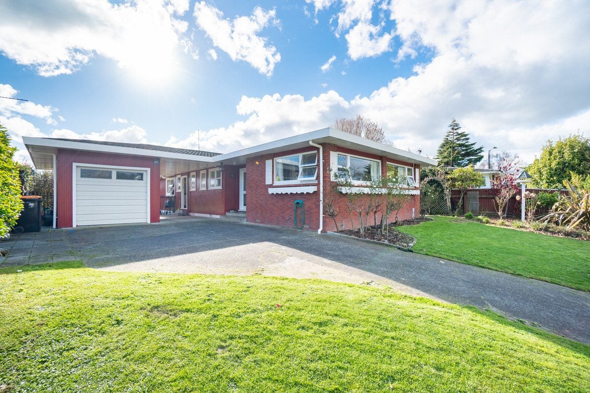 4 Wikiriwhi Crescent, Awapuni, Palmerston North - Carousel 2