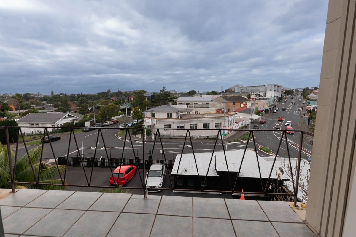 11/8 Western Springs Road, Western Springs, Auckland - Carousel 10