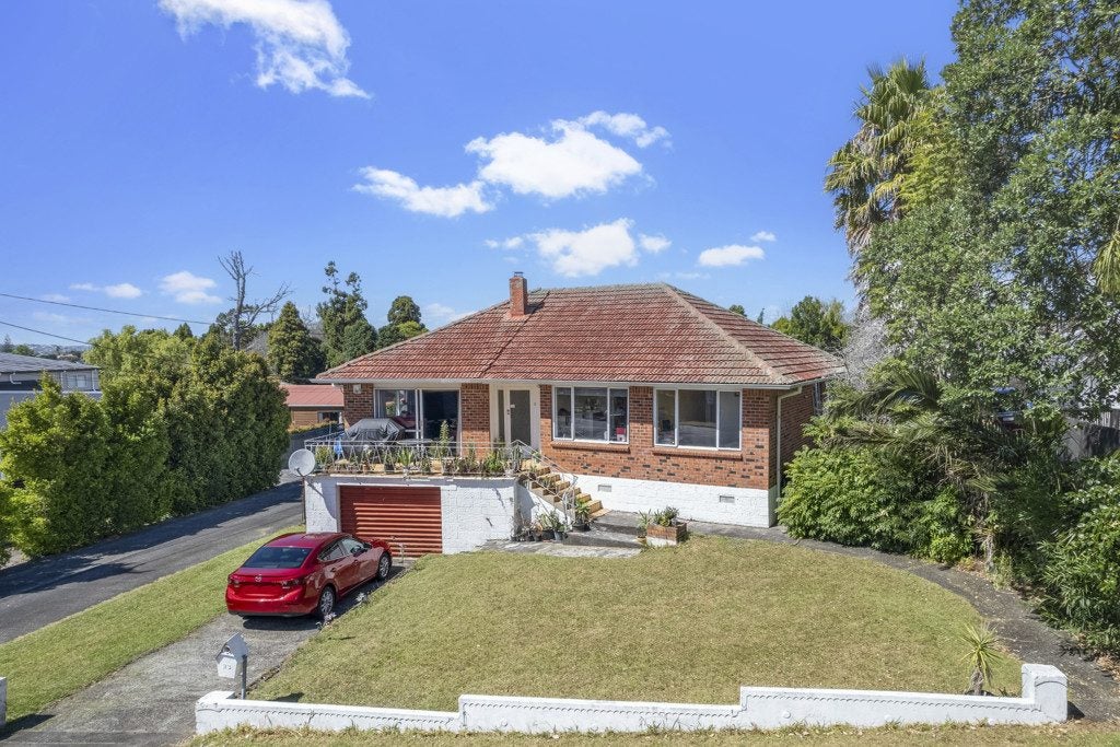 23 Tirimoana Road, Te Atatu South, Auckland - Carousel 1