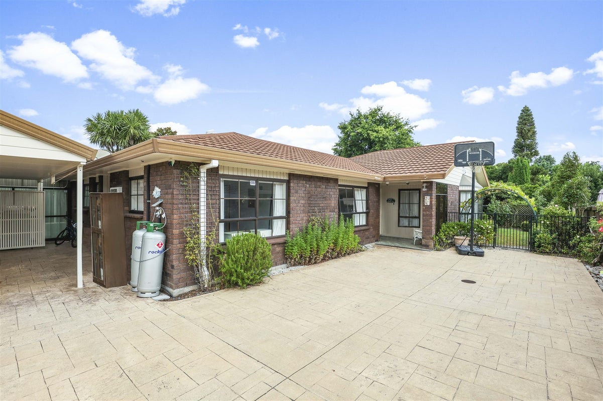 65 Chedworth Avenue, Chedworth, Hamilton - Carousel 2