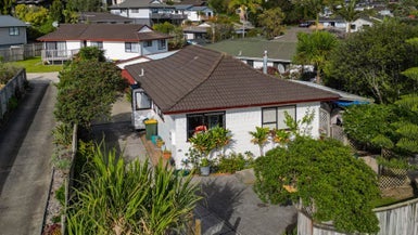 56 Meadowood Drive, Unsworth Heights, Auckland - Carousel 1