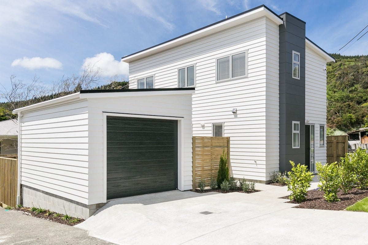 41A Collins Avenue, Tawa, Wellington - Carousel 1