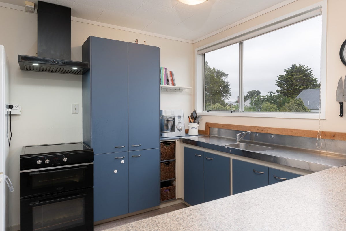 1/7 Venus Place, Whitby, Porirua - Carousel 2