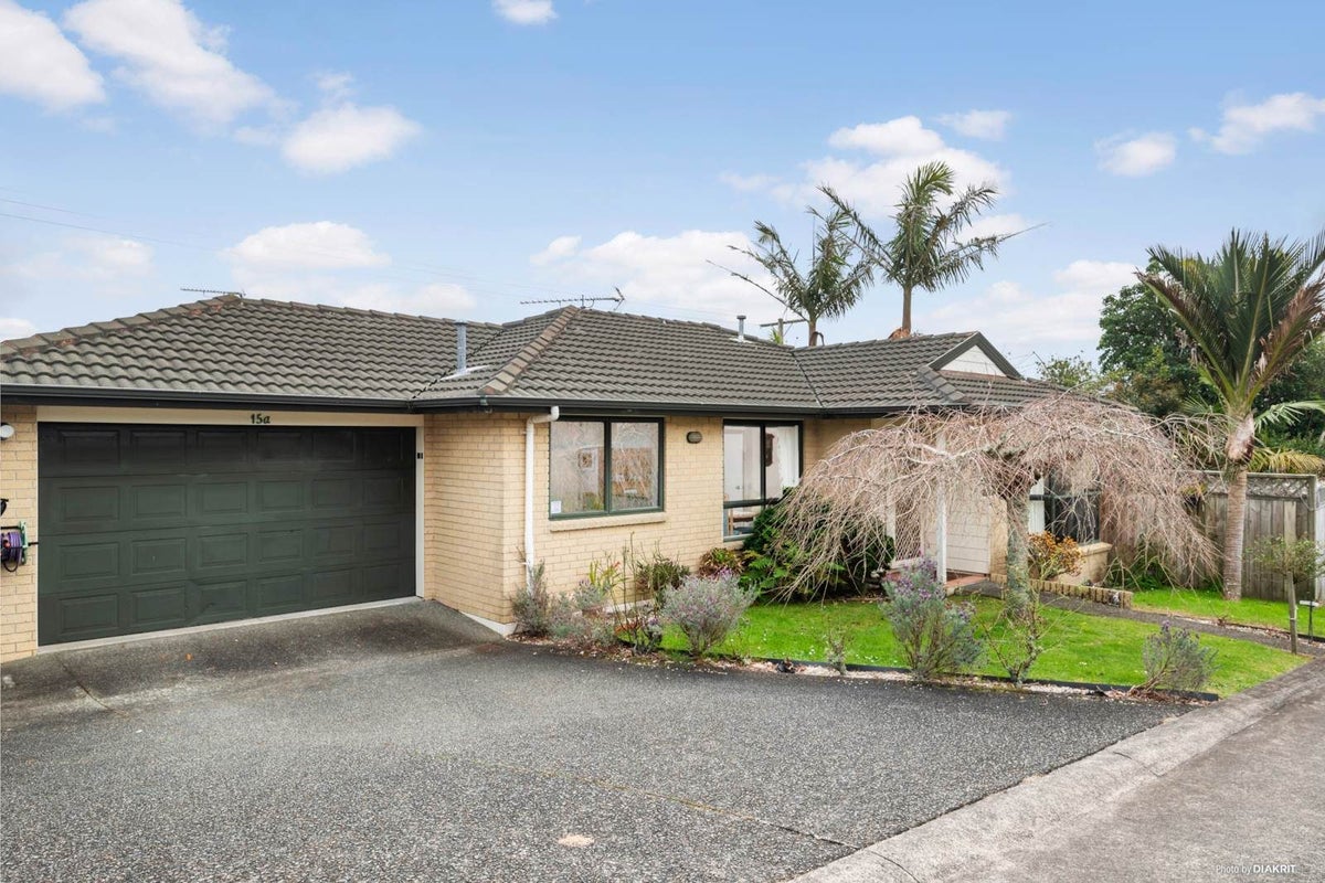 15A Roberts Road, Glenfield, Auckland - Carousel 1