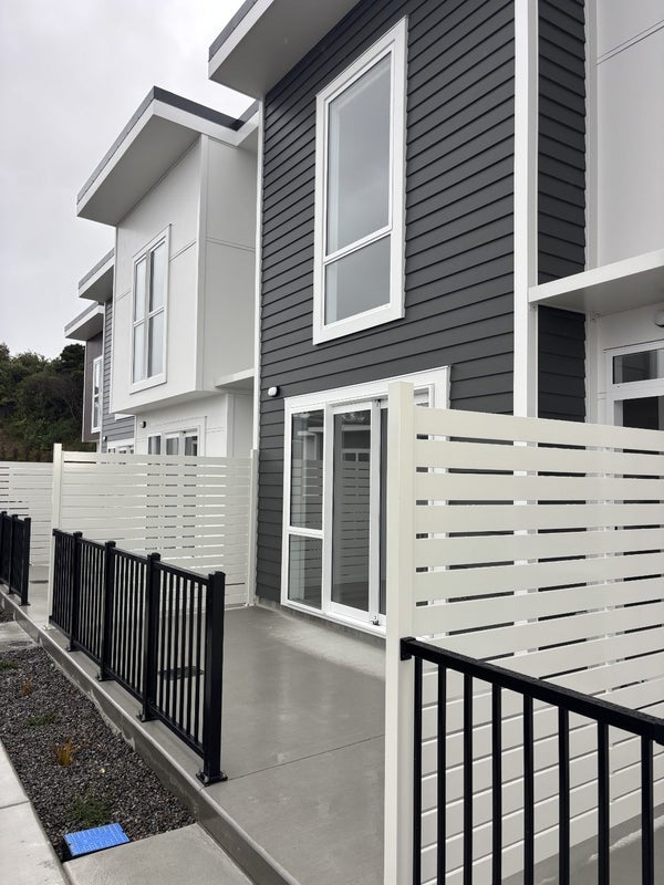 2 Harbour View Drive, Whitby, Porirua - Carousel 1