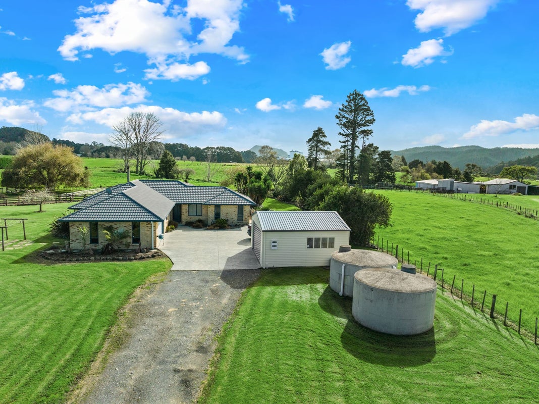 39 Main Road, Kamo - Carousel 1