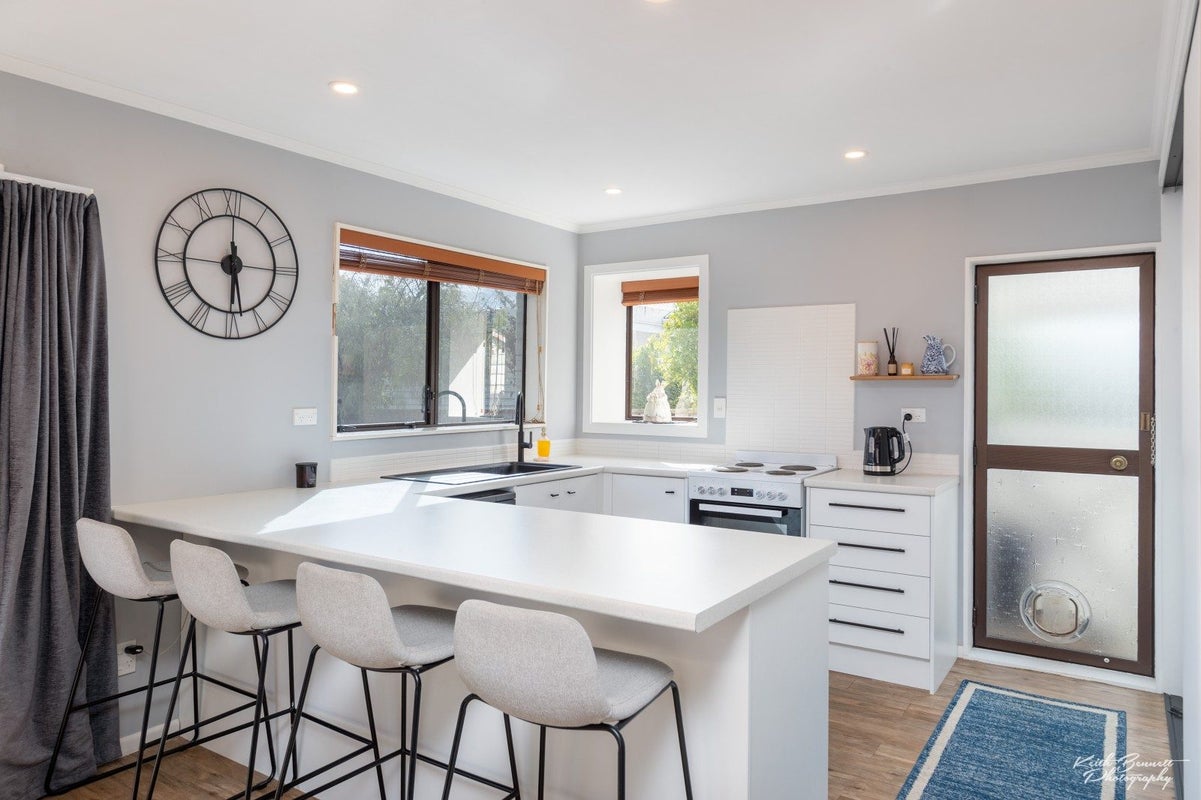 2/3 Ararino Street, Trentham, Upper Hutt - Carousel 1