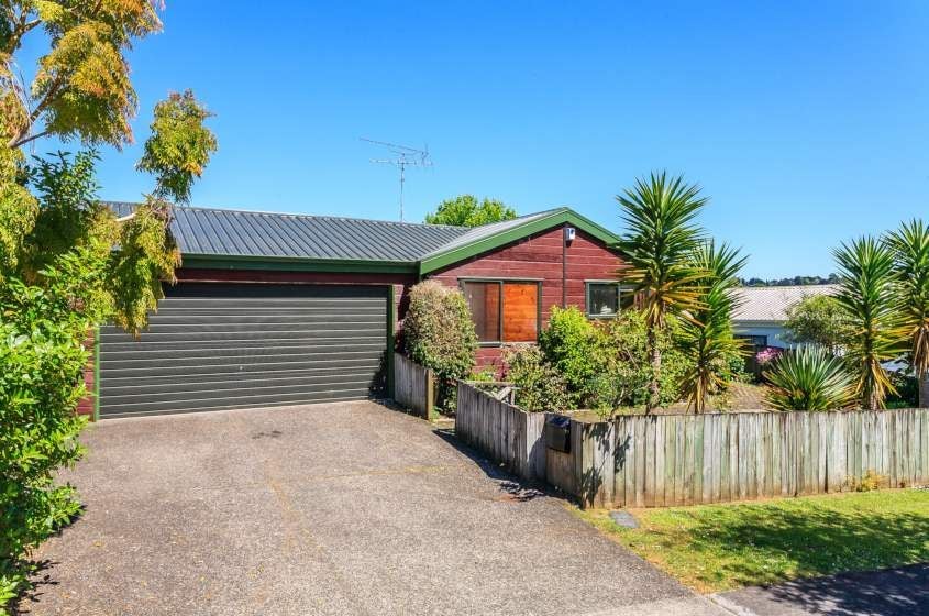 79 Fernhill Way, Oteha, Auckland - Carousel 1