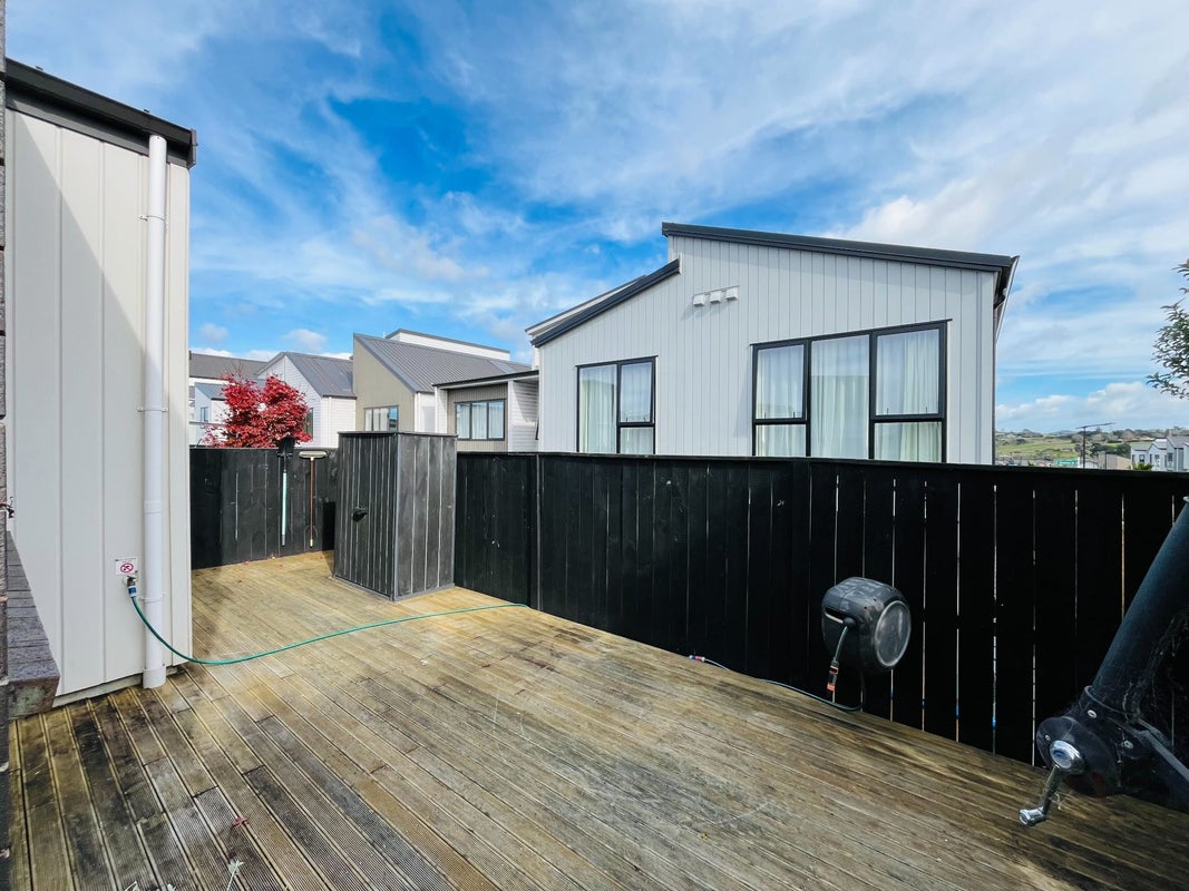 1 Heri Lane, Westgate, Auckland - Carousel 2