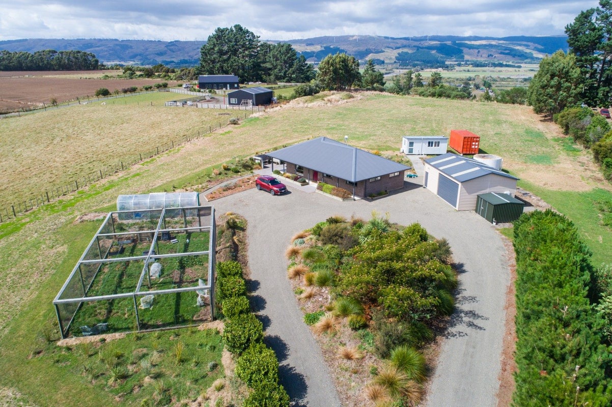 268 Hendersons Line, Kelvin Grove, Palmerston North - Carousel 2