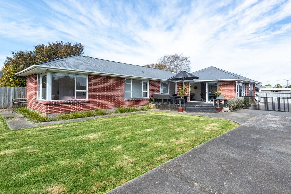 7 Voss Street, Shirley, Christchurch - Carousel 1