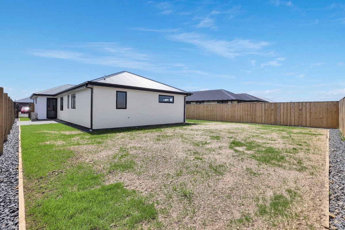 33 Strowan Avenue, Elgin, Ashburton - Carousel 21