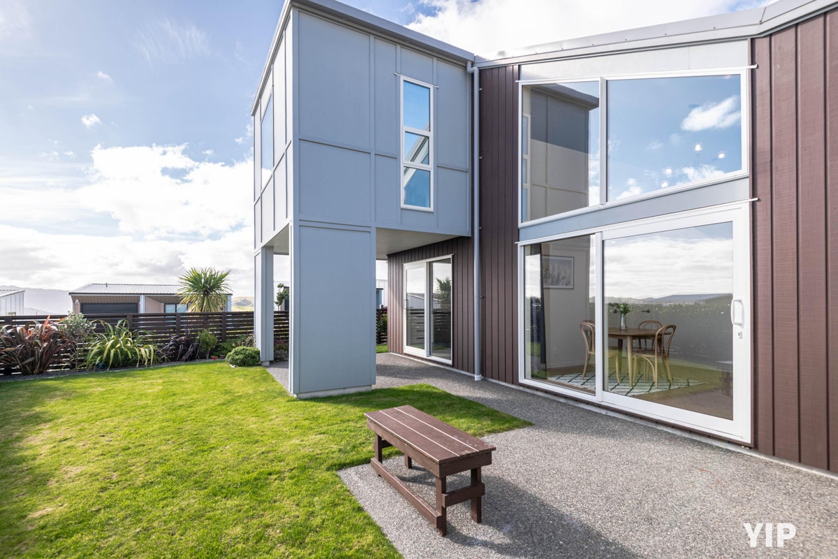 68 Cedarwood Street, Woodridge, Wellington - Carousel 2