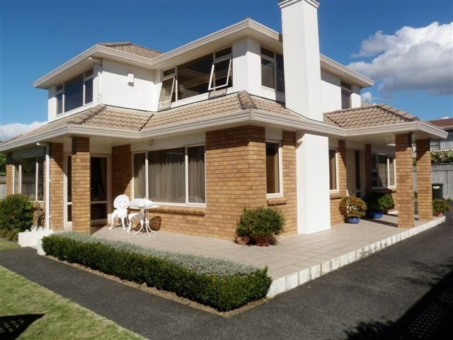 2/3 Speight Road, Kohimarama, Auckland - Carousel 1