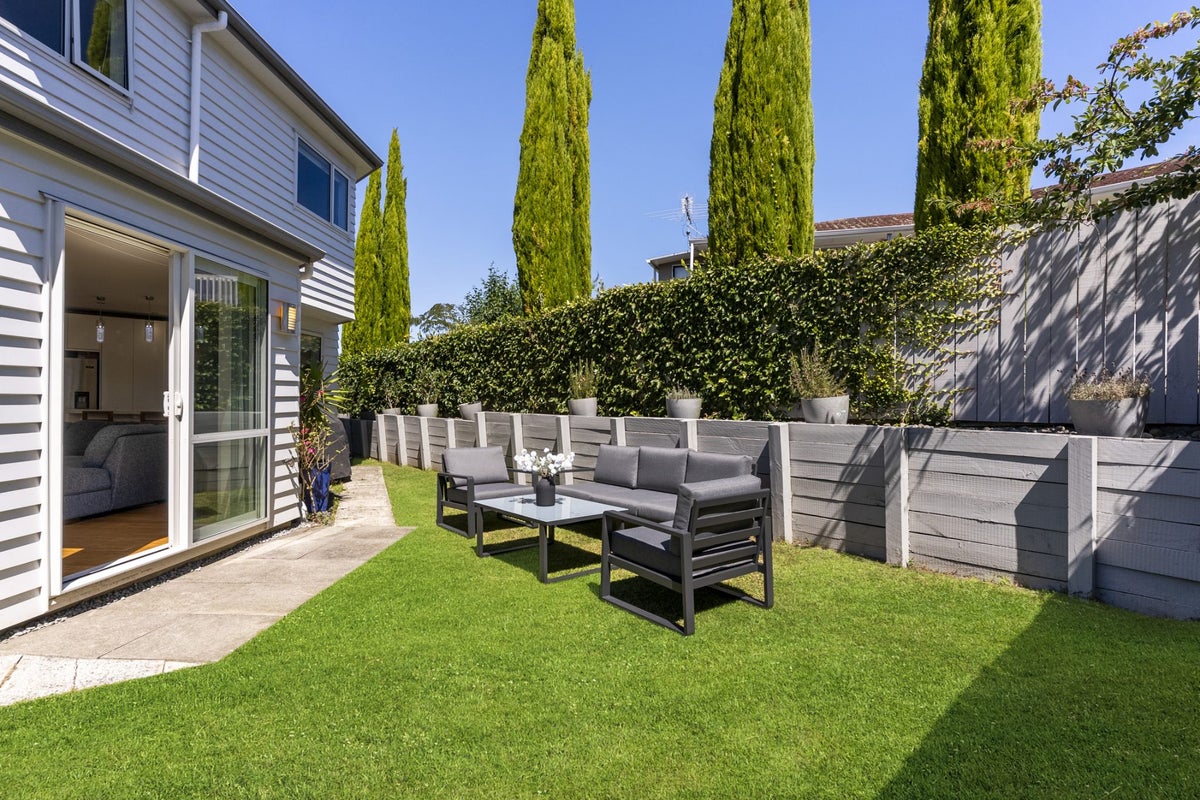 2/46 Raleigh Road, Northcote, Auckland - Carousel 1
