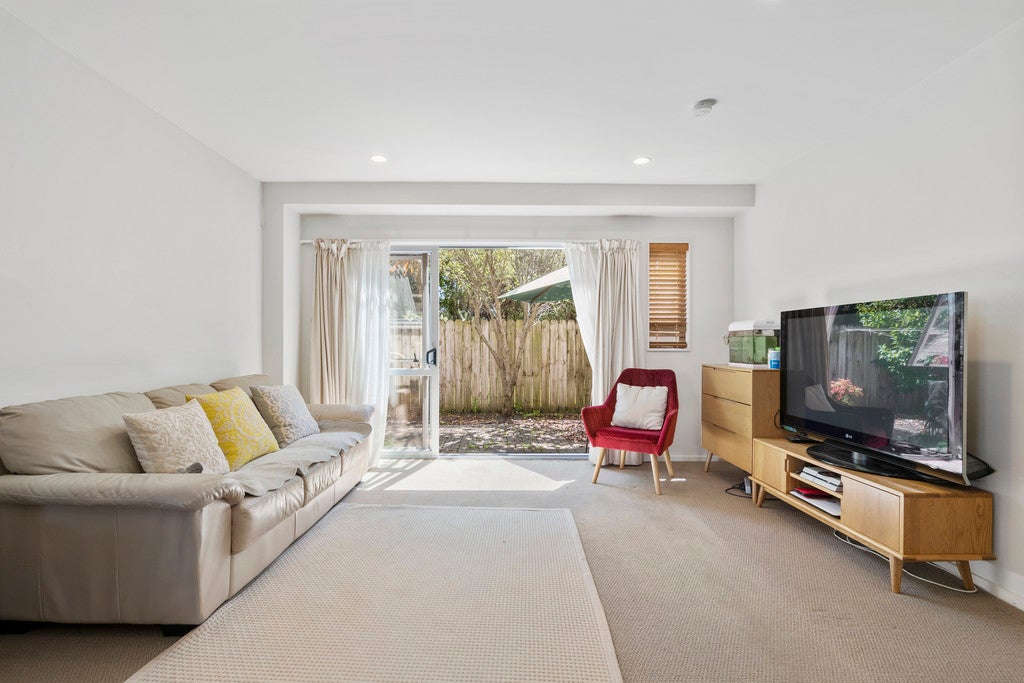 10/22 Northcross Drive, Oteha, Auckland - Carousel 1