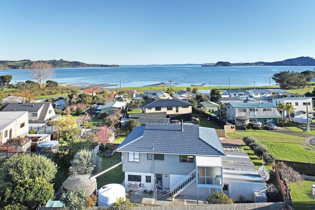 8 Cottonwood Place, Papakura - Carousel 1
