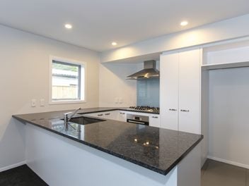 2/121 Muritai Road, Eastbourne, Lower Hutt - Carousel 2
