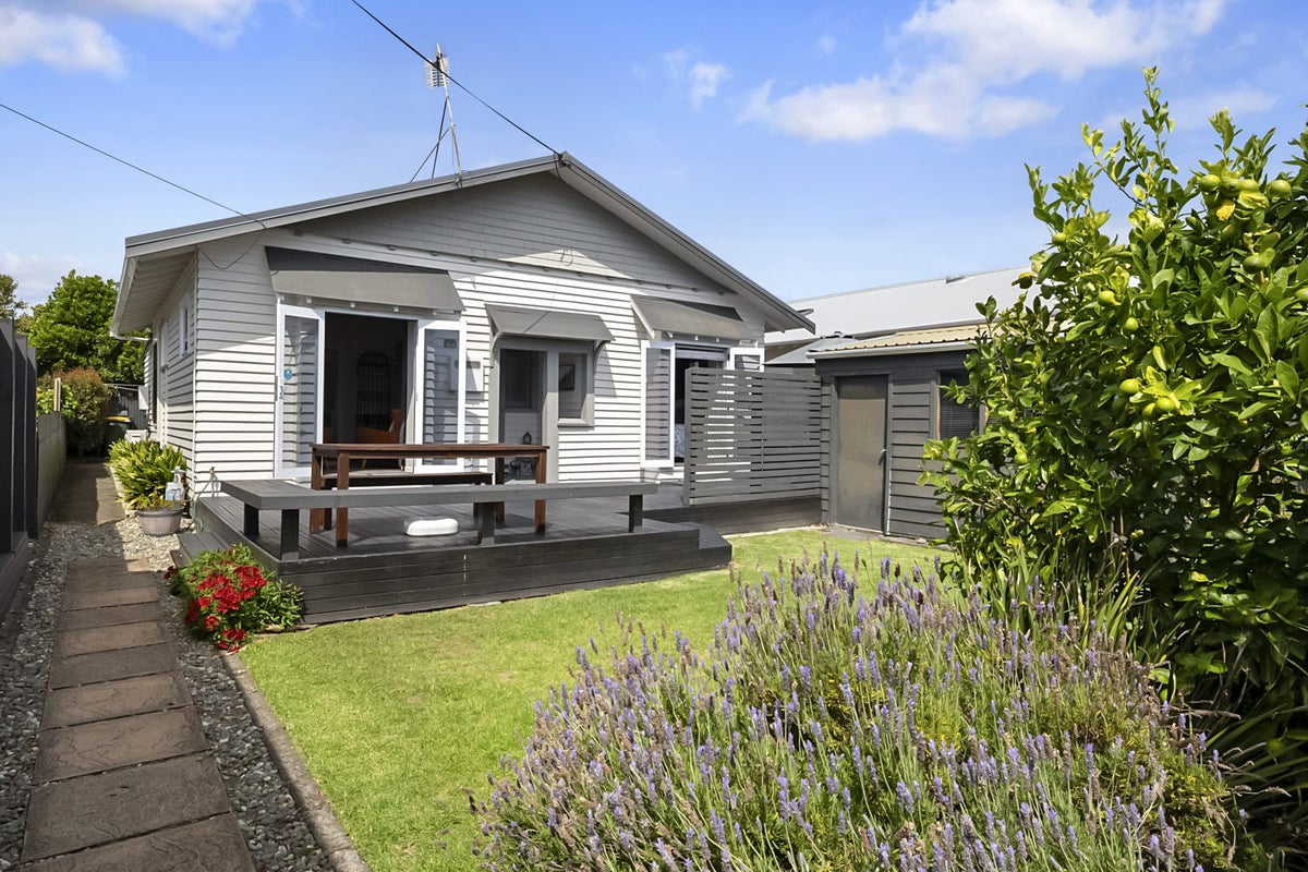 166 Lemon Street, Strandon, New Plymouth - Carousel 1
