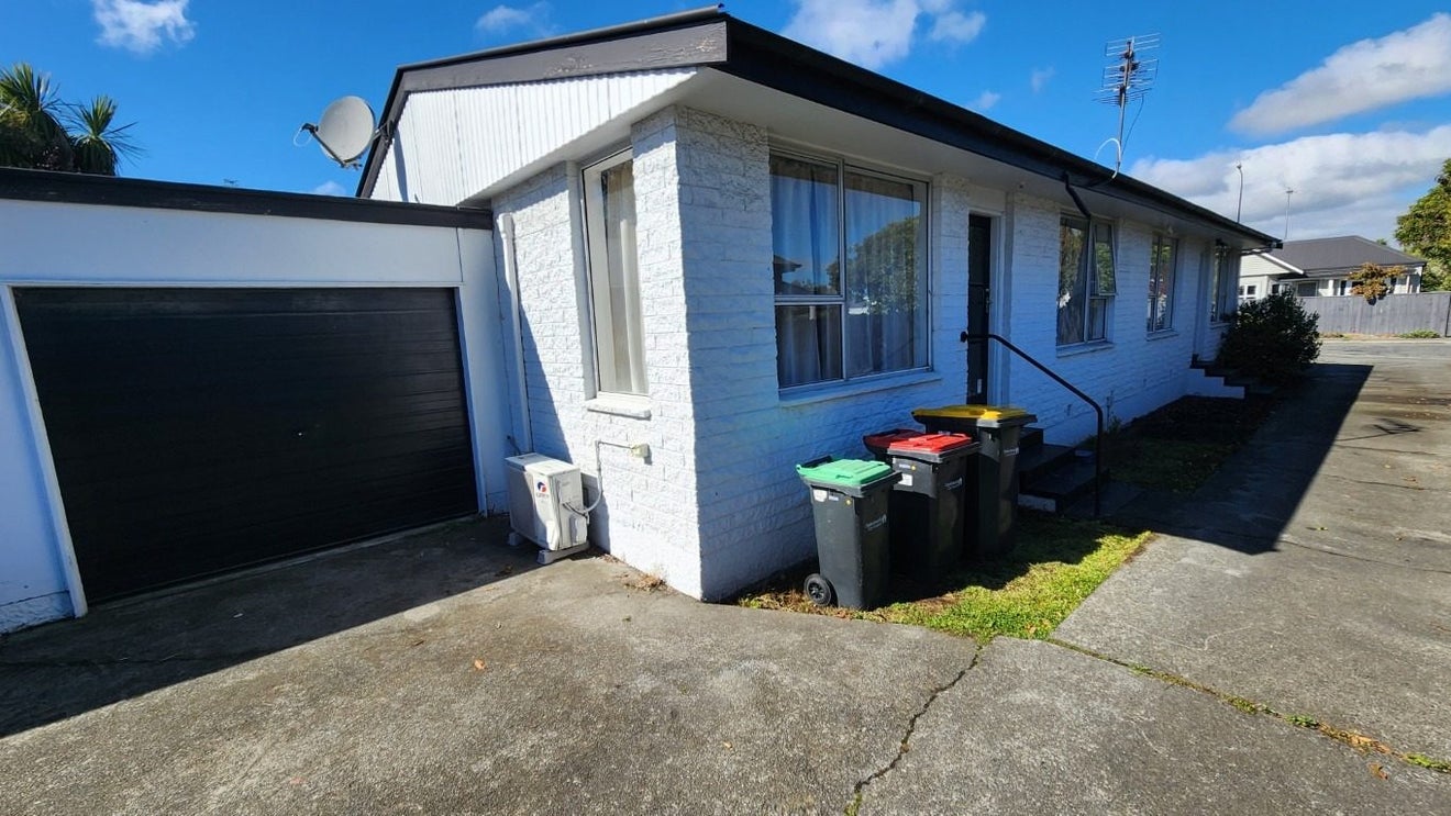 2/11 Laurence Street, Waltham, Christchurch - Carousel 1