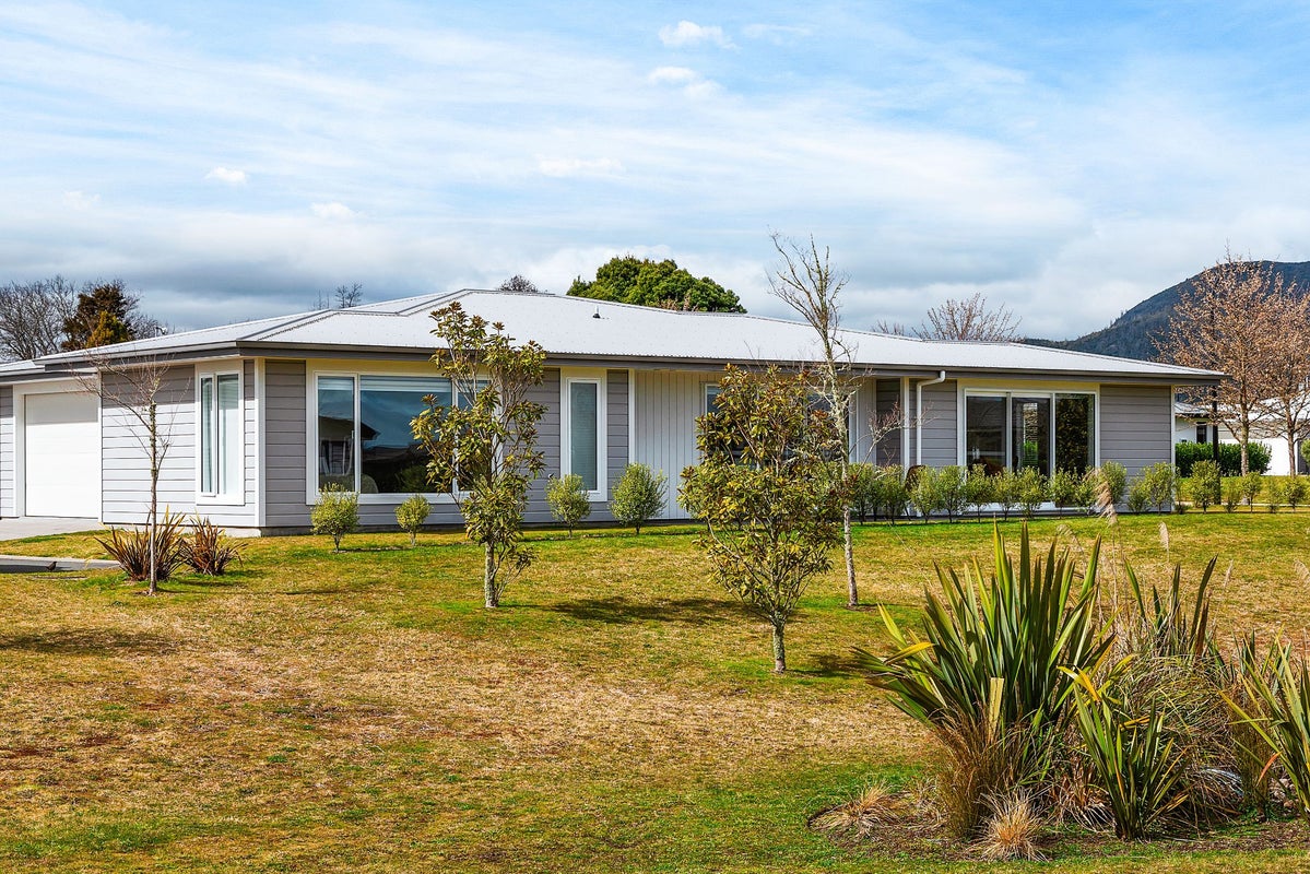 12 Bastille Court, Rangatira Park, Taupo - Carousel 2