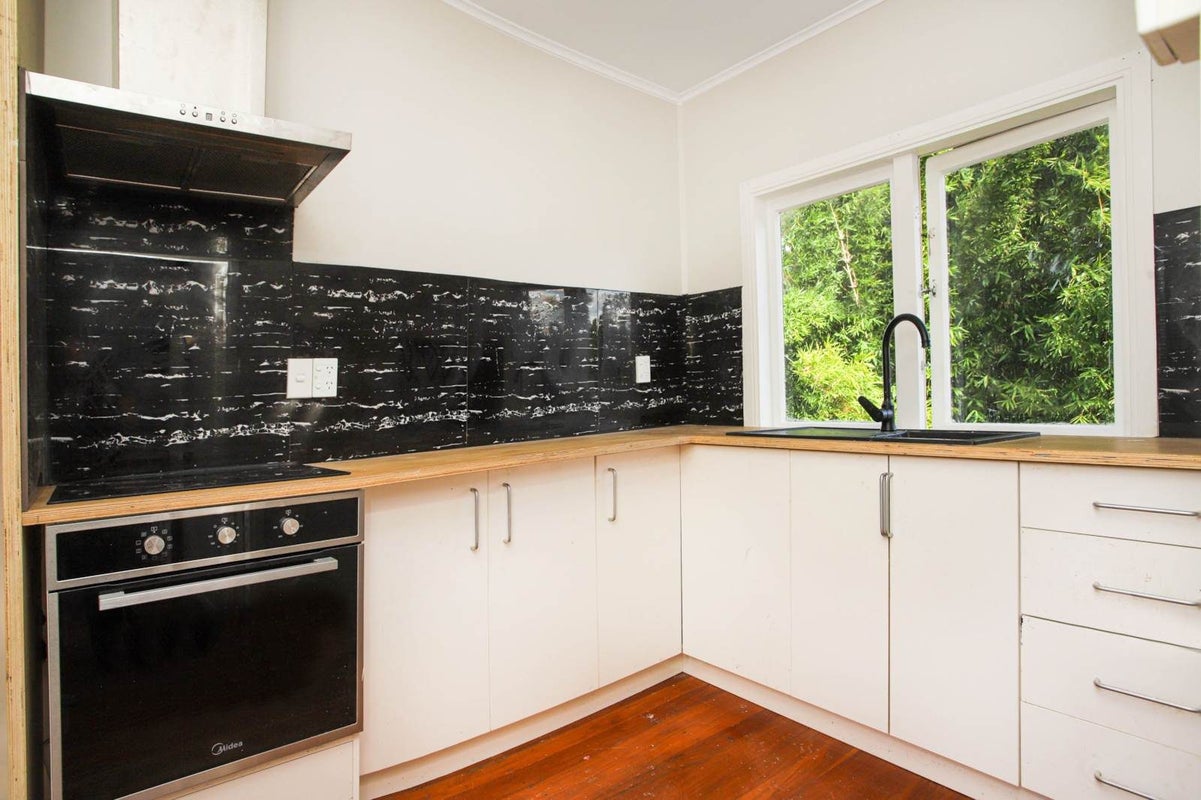 23 Nikau Street, New Lynn, Auckland - Carousel 1