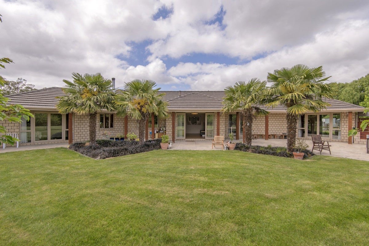 8 Glengarriff Drive, Christchurch - Carousel 2