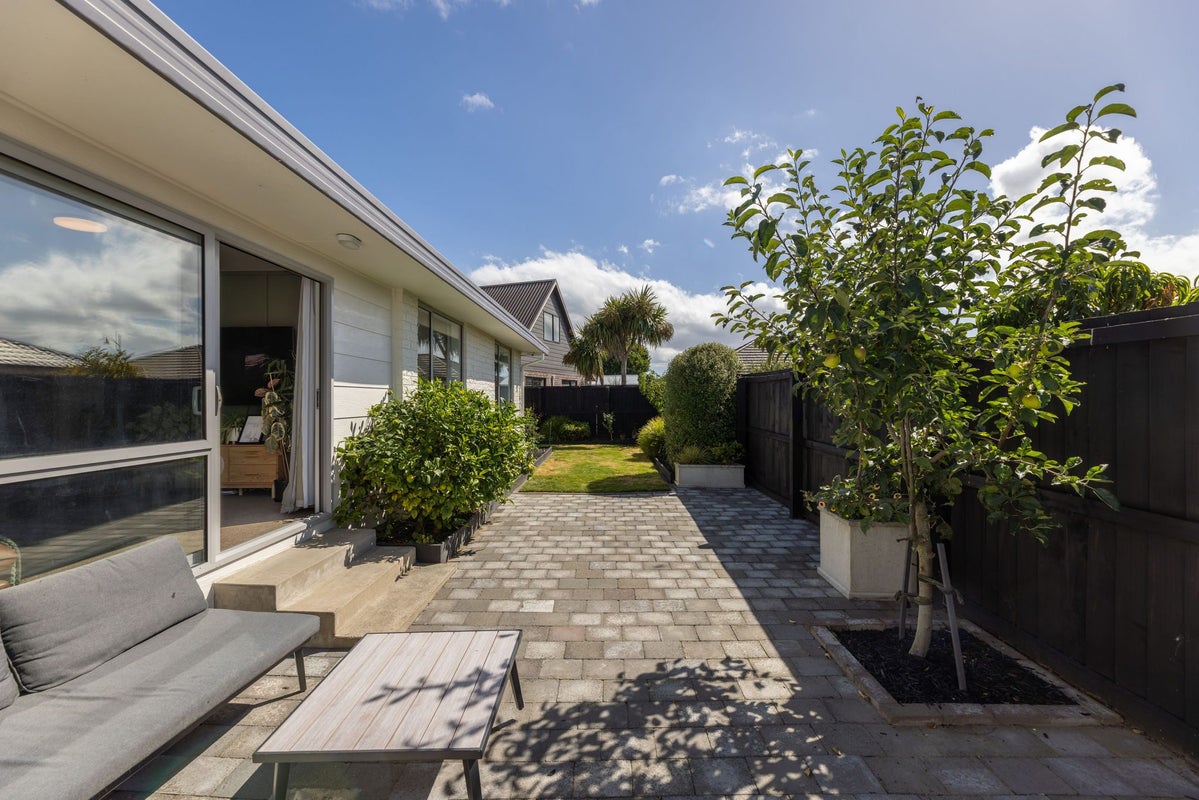2/126A Middlepark Road, Sockburn, Christchurch - Carousel 2