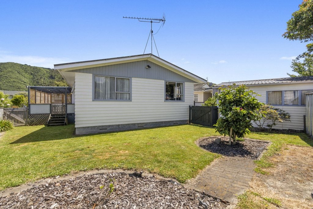 8 Omaha Grove, Totara Park, Upper Hutt - Carousel 13