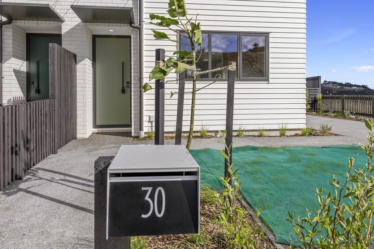 30 Turtleback Avenue, Whitby, Porirua - Carousel 1