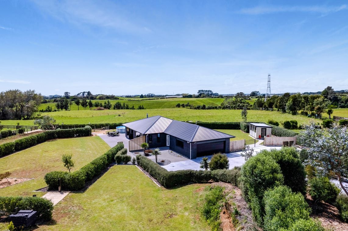 135 Sealy Road, Omata, New Plymouth - Carousel 1
