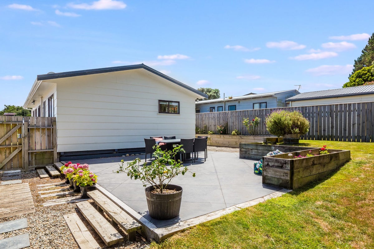 15 Staysail Place, Whitby, Porirua - Carousel 2