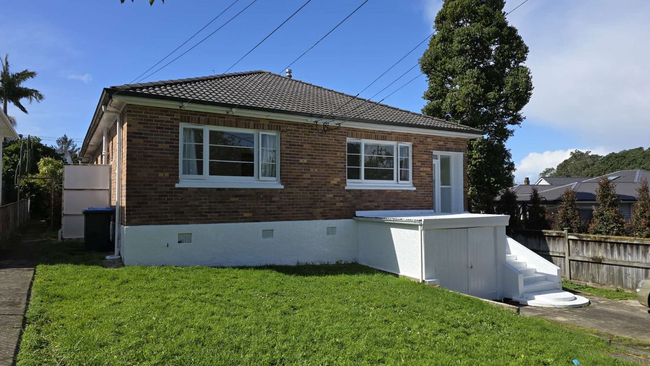 1/1 Mountfield Terrace, Owairaka, Auckland - Carousel 12