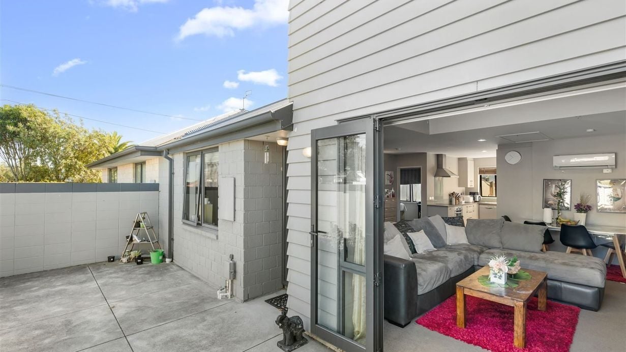 96B Packe Street, Edgeware, Christchurch - Carousel 1
