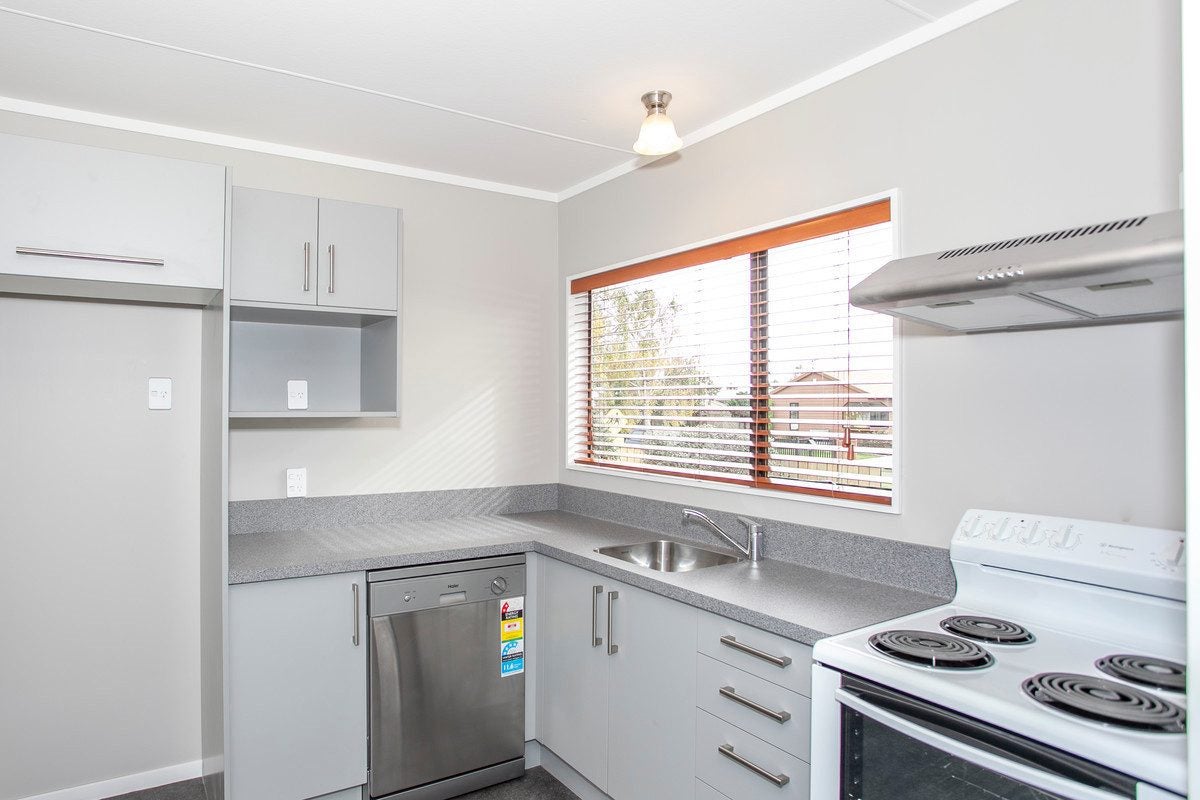 62 Benmore Avenue, Cloverlea, Palmerston North - Carousel 2