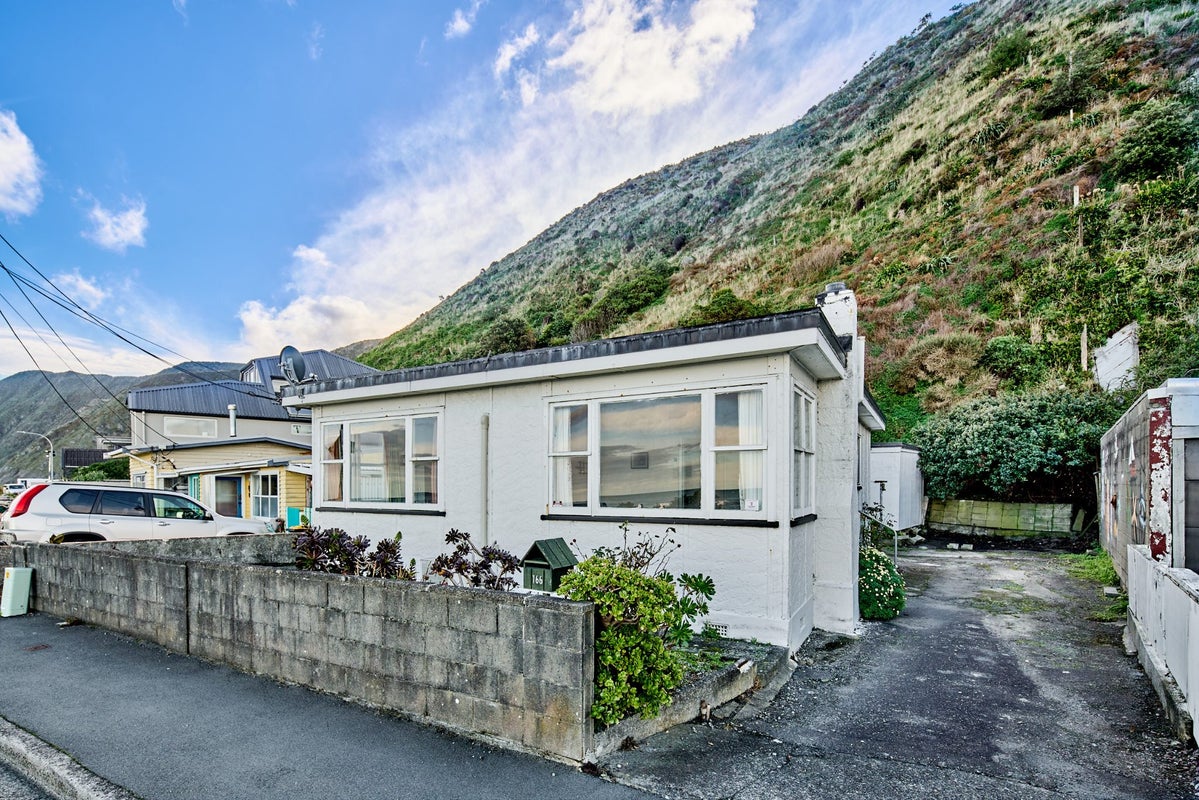 166 Owhiro Bay Parade, Owhiro Bay, Wellington - Carousel 1