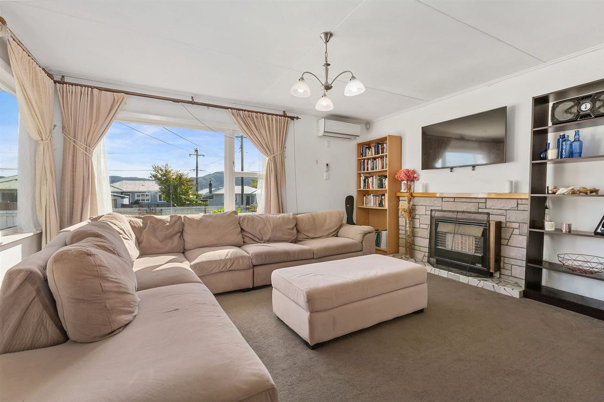 13 Hay Street, Wainuiomata, Lower Hutt - Carousel 2