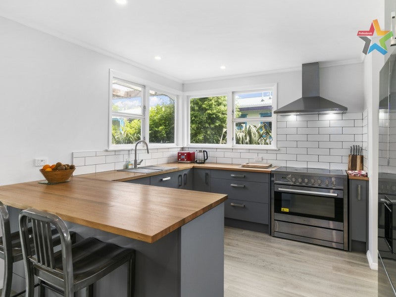 9 Cedar Street, Maungaraki, Lower Hutt - Carousel 2