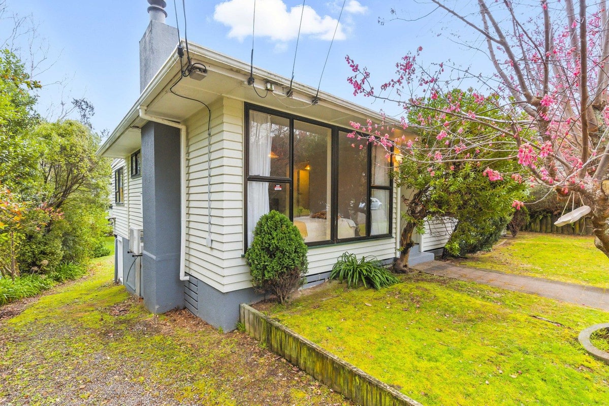 15 Leinster Avenue, Raumati South, Paraparaumu - Carousel 2