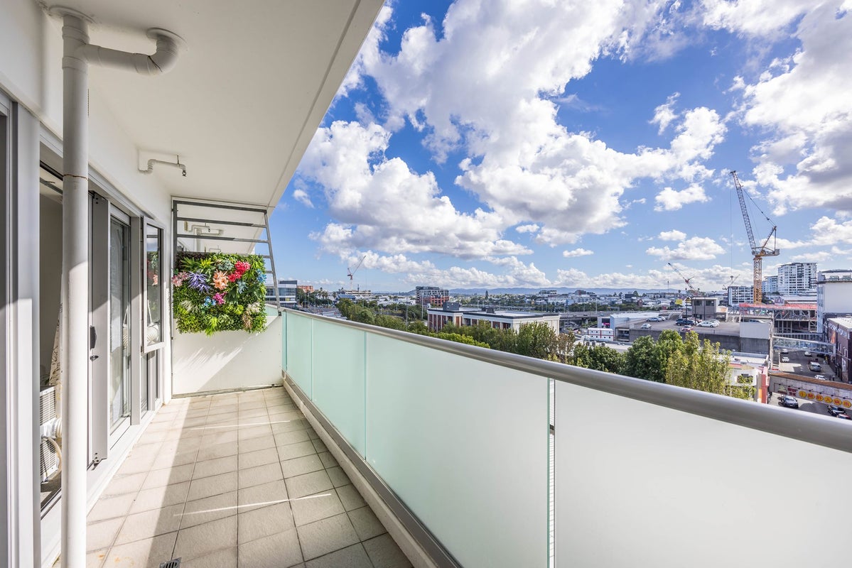 7F/14 Upper Queen Street, Newton, Auckland - Carousel 1