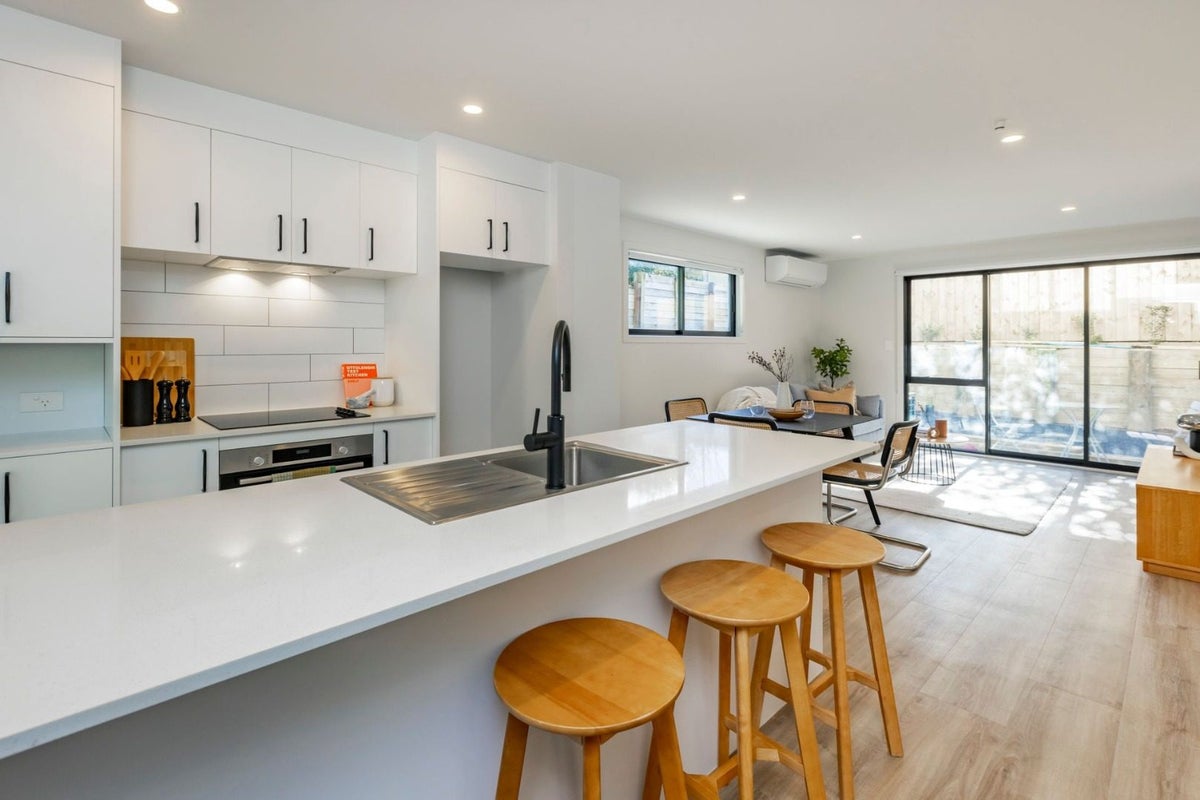 1/63 Hillcrest Avenue, Hillcrest, Auckland - Carousel 1