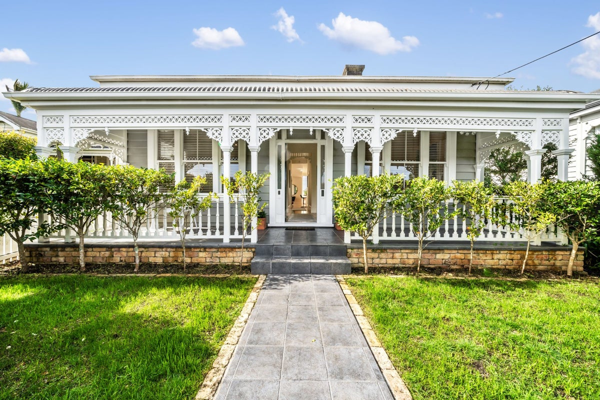 90 Clonbern Road, Remuera, Auckland - Carousel 1