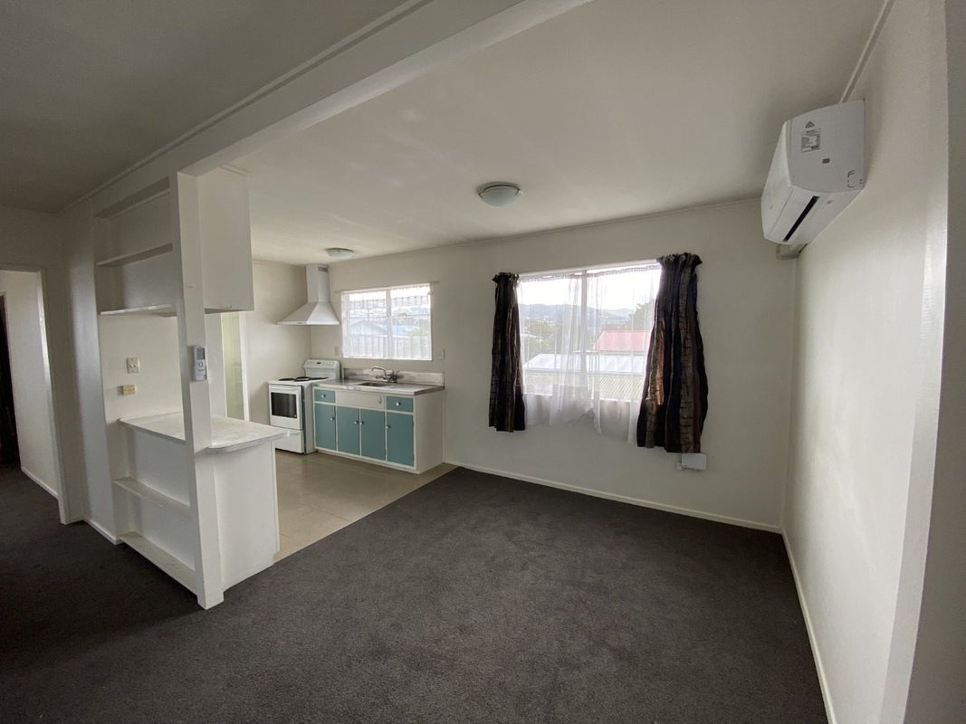 10/121 Bell RD, GRACEFIELD, LOWER HUTT - Carousel 1