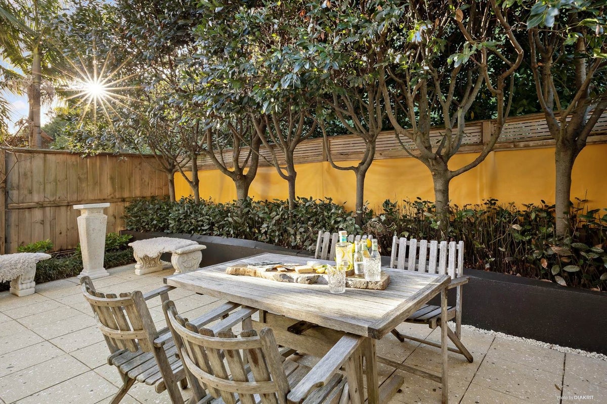 23/21 Hunters Park Drive, Three Kings, Auckland - Carousel 1