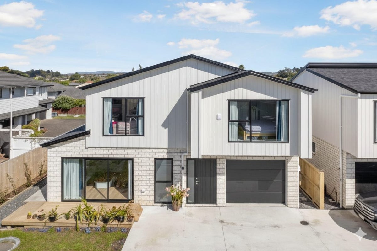 33B Galsworthy Place, Bucklands Beach, Auckland - Carousel 1