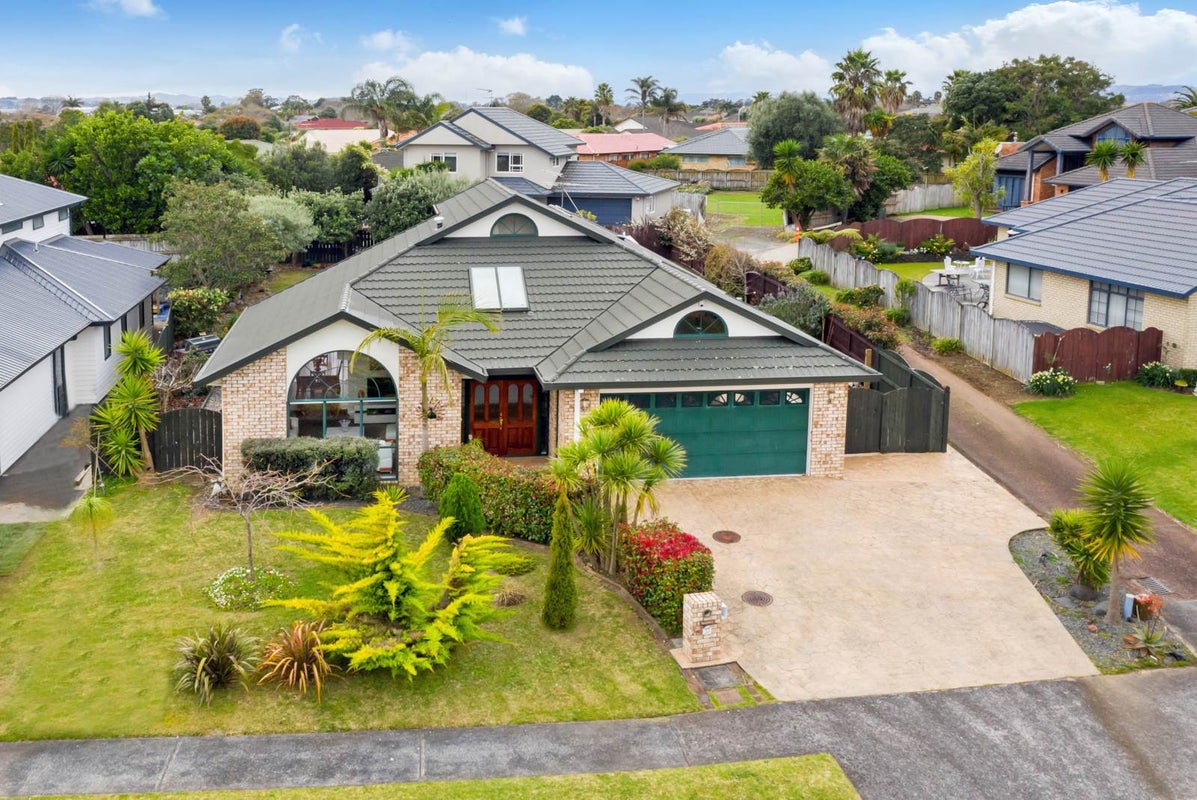 30 Lothian Brae, Wattle Downs, Auckland - Carousel 1