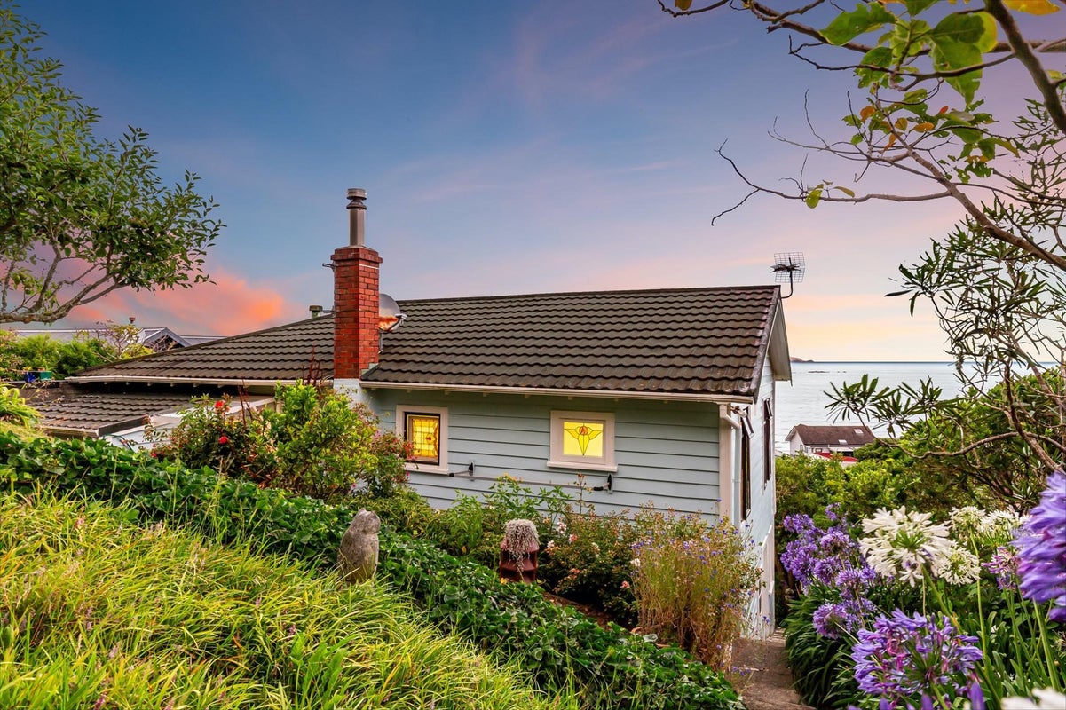 162 Motuhara Road, Plimmerton, Porirua - Carousel 1