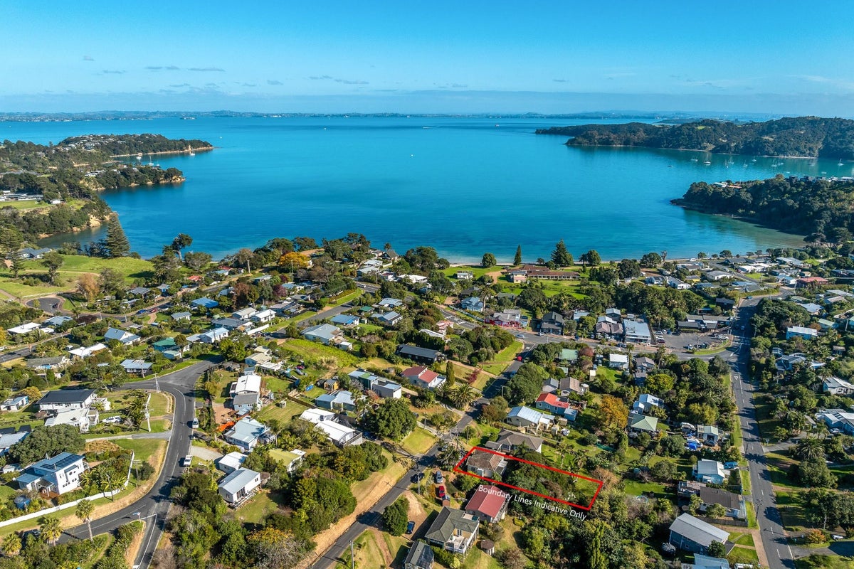 9 Ocean Road, Surfdale, Waiheke Island - Carousel 1
